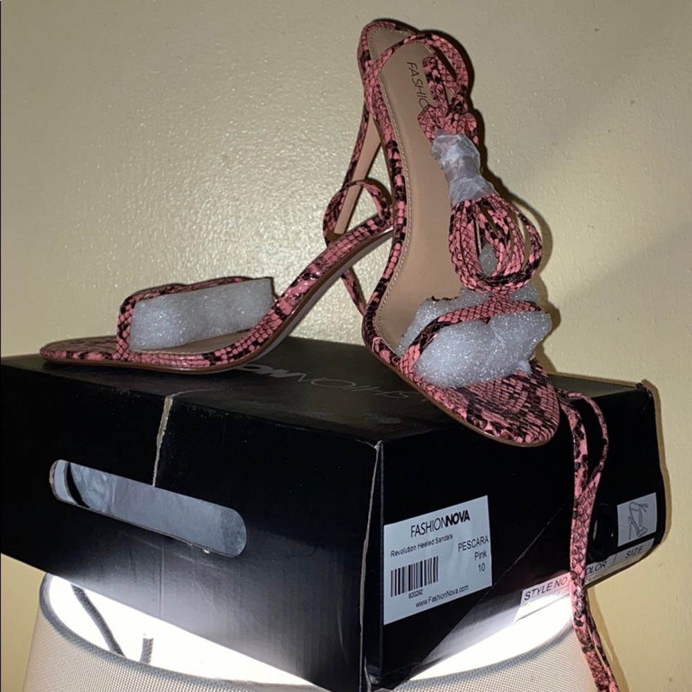 Fashion nova pink Snake Skin heels